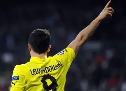 莱万多夫斯基赛事官方发布挺进下一轮新规，雄鹿争议不断！(波兰13奥地利莱万哑火)爱游戏官方入口